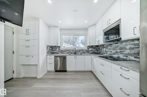 Kitchen featuring white cabinetry, light countertops, stainless steel appliances, decorative backsplash, and recessed lighting - 10519 173 Avenue, Edmonton, AB - Indoor Photo Showing Kitchen With Upgraded Kitchen