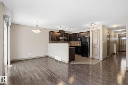 21 5120 164 Avenue, Edmonton, AB - Indoor Photo Showing Kitchen