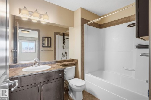 21 5120 164 Avenue, Edmonton, AB - Indoor Photo Showing Bathroom