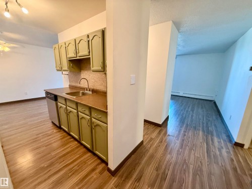 #409 10145 109 St, Edmonton, AB - Indoor Photo Showing Kitchen