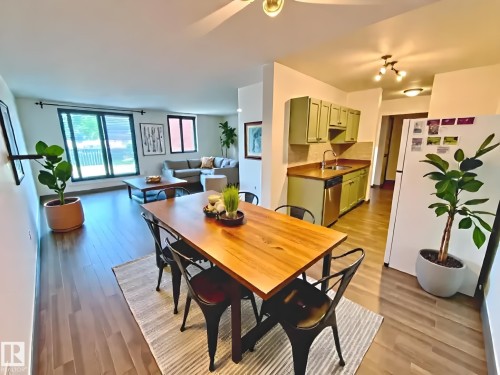 #409 10145 109 St, Edmonton, AB - Indoor Photo Showing Other Room