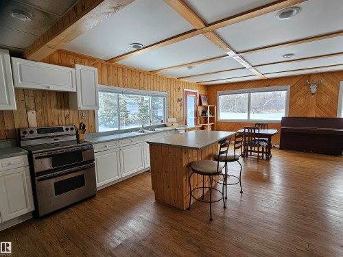 215 2 Street, Rural Lac Ste. Anne County, AB - Indoor Photo Showing Kitchen