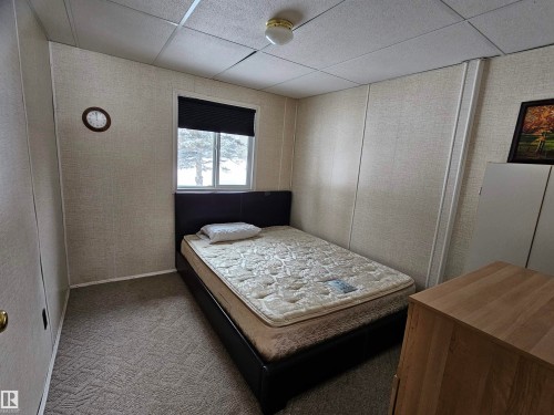 215 2 Street, Rural Lac Ste. Anne County, AB - Indoor Photo Showing Bedroom