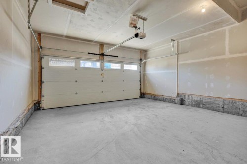 5 Cobblestone Gate, Spruce Grove, AB - Indoor Photo Showing Garage
