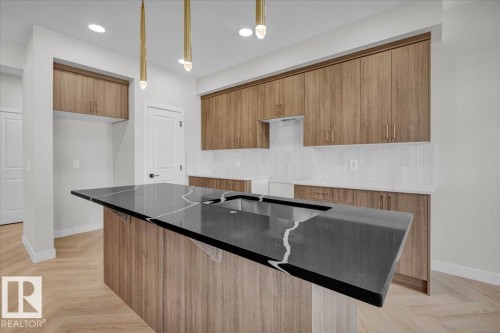 5 Cobblestone Gate, Spruce Grove, AB - Indoor Photo Showing Kitchen