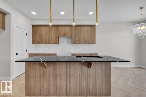 5 Cobblestone Gate, Spruce Grove, AB - Indoor Photo Showing Kitchen