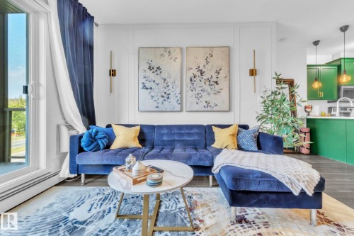 203 812 Welsh Drive, Edmonton, AB - Indoor Photo Showing Living Room