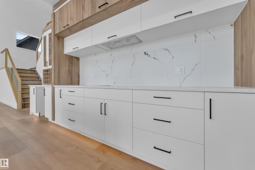 Detailed view of wood finished floors and tasteful backsplash - 159 Graybriar Dr, Stony Plain, AB - Indoor