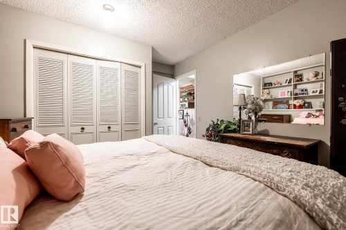 Bedroom featuring a textured ceiling and a closet - 69 Amherst Crescent, St. Albert, AB - Indoor Photo Showing Bedroom