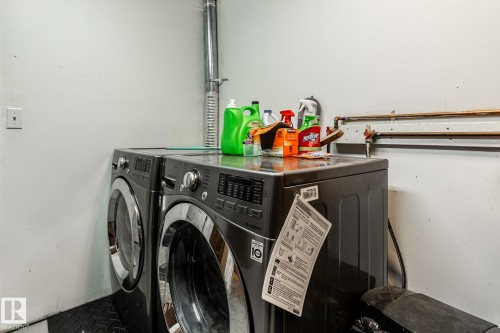 Laundry room with washer and clothes dryer - 69 Amherst Crescent, St. Albert, AB - Indoor Photo Showing Laundry Room