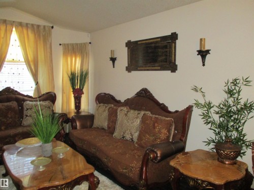 14043 134 Street, Edmonton, AB - Indoor Photo Showing Living Room