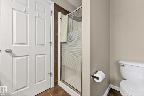 21907 95 Avenue, Edmonton, AB - Indoor Photo Showing Bathroom