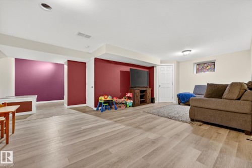 21907 95 Avenue, Edmonton, AB - Indoor Photo Showing Living Room