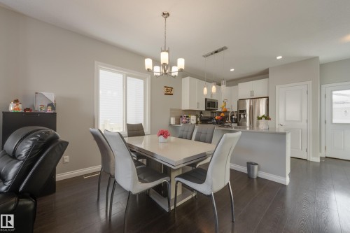 6687 Cardinal Road, Edmonton, AB - Indoor Photo Showing Dining Room