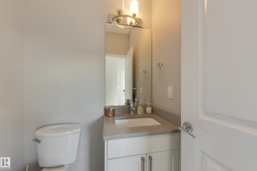6687 Cardinal Road, Edmonton, AB - Indoor Photo Showing Bathroom