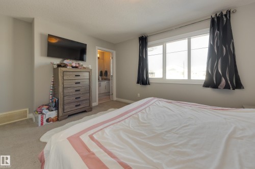 6687 Cardinal Road, Edmonton, AB - Indoor Photo Showing Bedroom