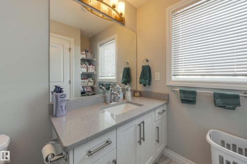 6687 Cardinal Road, Edmonton, AB - Indoor Photo Showing Bathroom