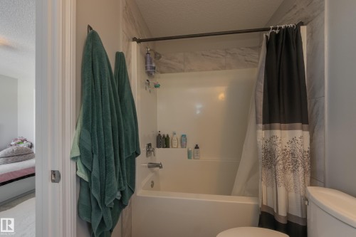6687 Cardinal Road, Edmonton, AB - Indoor Photo Showing Bathroom