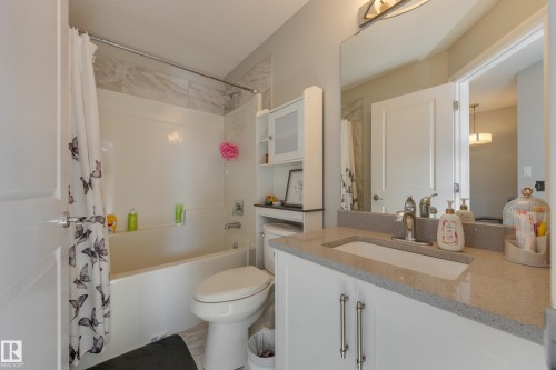 6687 Cardinal Road, Edmonton, AB - Indoor Photo Showing Bathroom