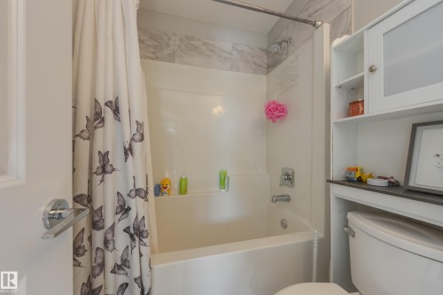 6687 Cardinal Road, Edmonton, AB - Indoor Photo Showing Bathroom