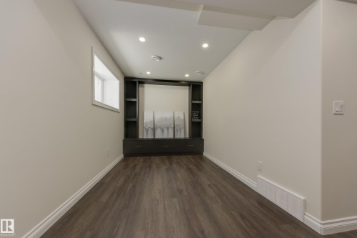 6687 Cardinal Road, Edmonton, AB - Indoor Photo Showing Other Room
