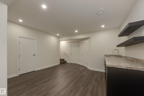 6687 Cardinal Road, Edmonton, AB - Indoor