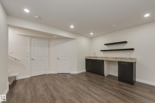 6687 Cardinal Road, Edmonton, AB - Indoor