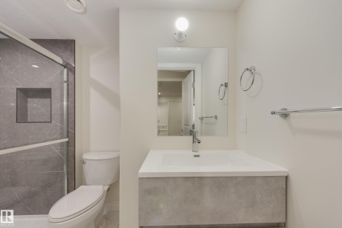 6687 Cardinal Road, Edmonton, AB - Indoor Photo Showing Bathroom