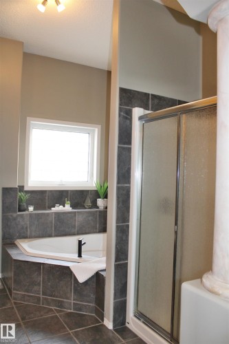 26 Longview Drive, Spruce Grove, AB - Indoor Photo Showing Bathroom