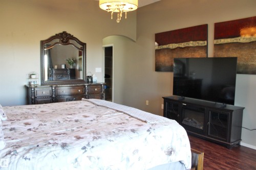 26 Longview Drive, Spruce Grove, AB - Indoor Photo Showing Bedroom