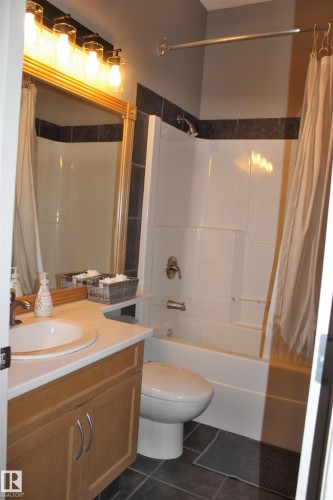 26 Longview Drive, Spruce Grove, AB - Indoor Photo Showing Bathroom