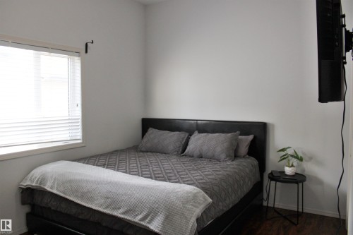 26 Longview Drive, Spruce Grove, AB - Indoor Photo Showing Bedroom