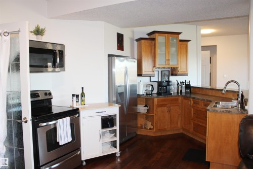 26 Longview Drive, Spruce Grove, AB - Indoor Photo Showing Kitchen