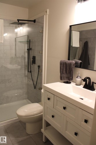 26 Longview Drive, Spruce Grove, AB - Indoor Photo Showing Bathroom