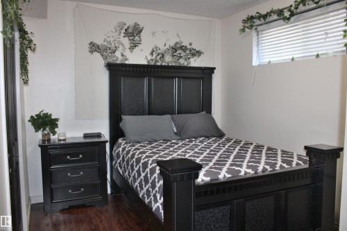 26 Longview Drive, Spruce Grove, AB - Indoor Photo Showing Bedroom