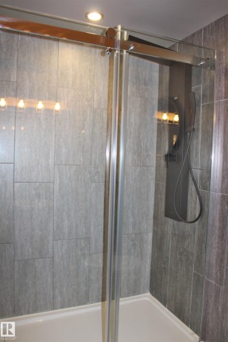 26 Longview Drive, Spruce Grove, AB - Indoor Photo Showing Bathroom