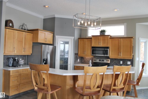 26 Longview Drive, Spruce Grove, AB - Indoor Photo Showing Kitchen