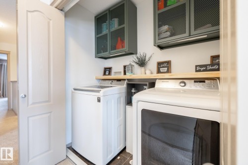 Laundry area featuring washing machine and dryer - 3312 17B Avenue, Edmonton, AB - Indoor Photo Showing Laundry Room