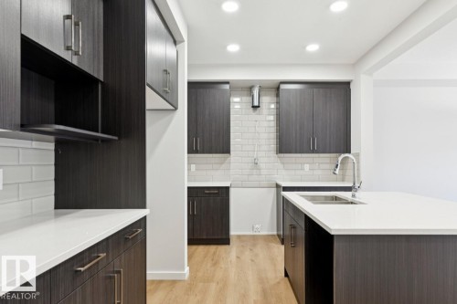 336 27 Street, Edmonton, AB - Indoor Photo Showing Kitchen With Double Sink With Upgraded Kitchen