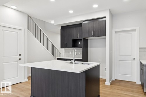 336 27 Street, Edmonton, AB - Indoor Photo Showing Kitchen