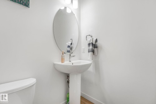 9476 Colak Lane, Edmonton, AB - Indoor Photo Showing Bathroom