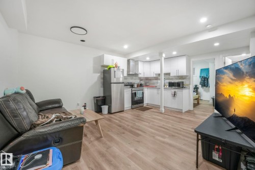 9476 Colak Lane, Edmonton, AB - Indoor Photo Showing Kitchen With Upgraded Kitchen
