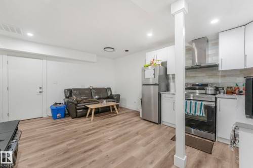 9476 Colak Lane, Edmonton, AB - Indoor Photo Showing Kitchen