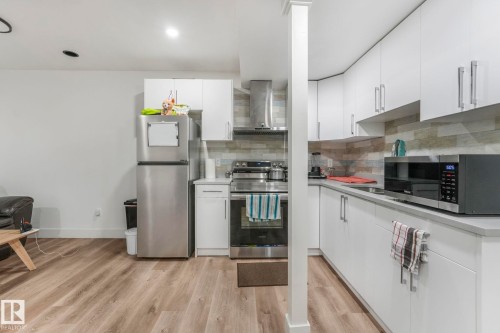 9476 Colak Lane, Edmonton, AB - Indoor Photo Showing Kitchen