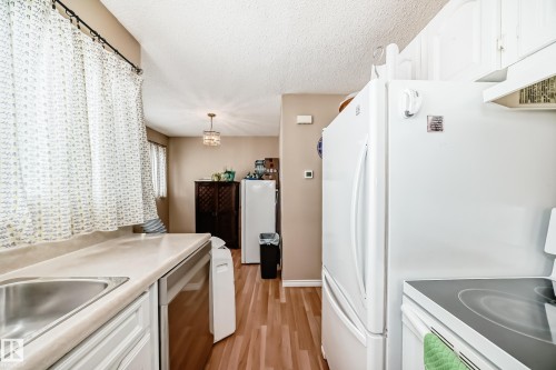 1049 Millbourne Road E, Edmonton, AB - Indoor Photo Showing Kitchen