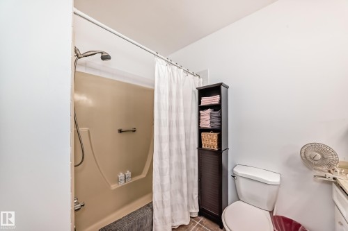 1049 Millbourne Road E, Edmonton, AB - Indoor Photo Showing Bathroom
