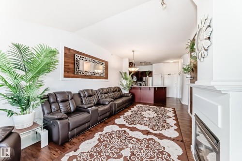 412 4312 139 Avenue, Edmonton, AB - Indoor Photo Showing Living Room