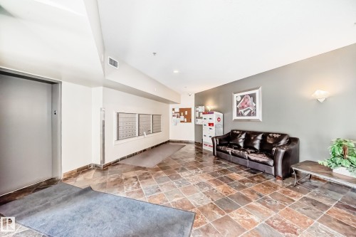 412 4312 139 Avenue, Edmonton, AB - Indoor Photo Showing Other Room
