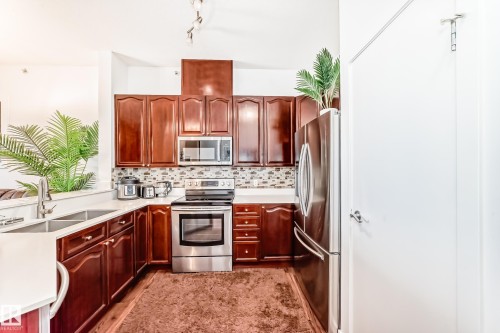 412 4312 139 Avenue, Edmonton, AB - Indoor Photo Showing Kitchen With Double Sink With Upgraded Kitchen