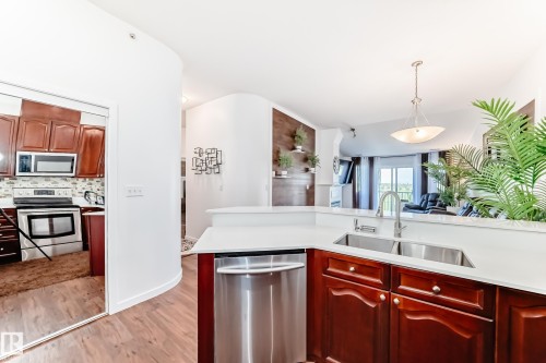 412 4312 139 Avenue, Edmonton, AB - Indoor Photo Showing Kitchen With Double Sink
